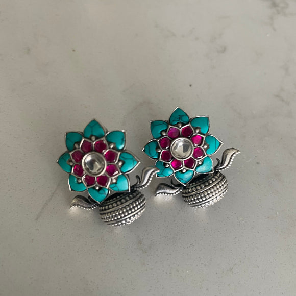 The Elegant Floral Silver Earrings