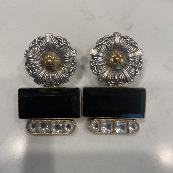 The Elegant Floral Silver Earrings